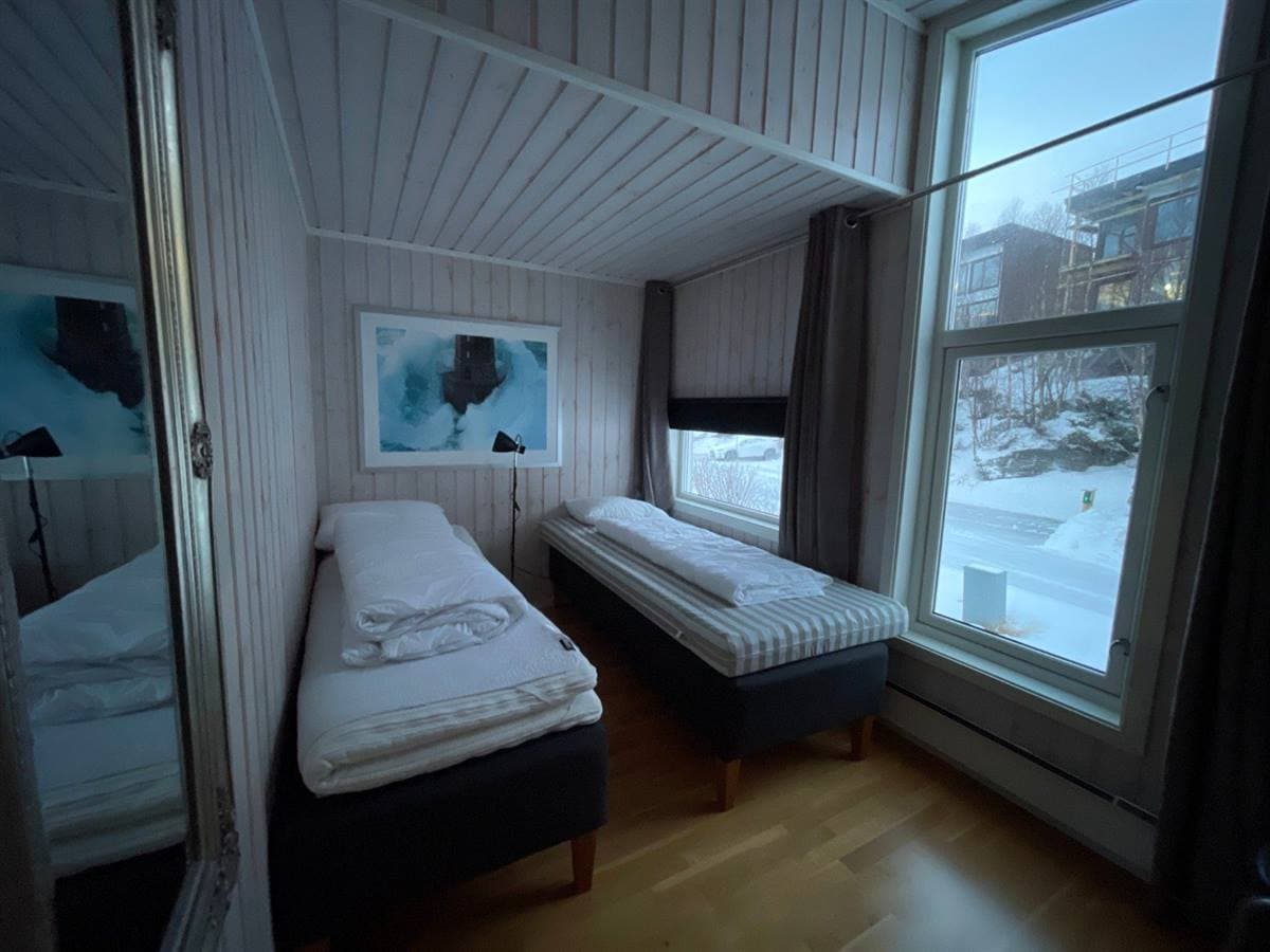 Bedroom with two single beds