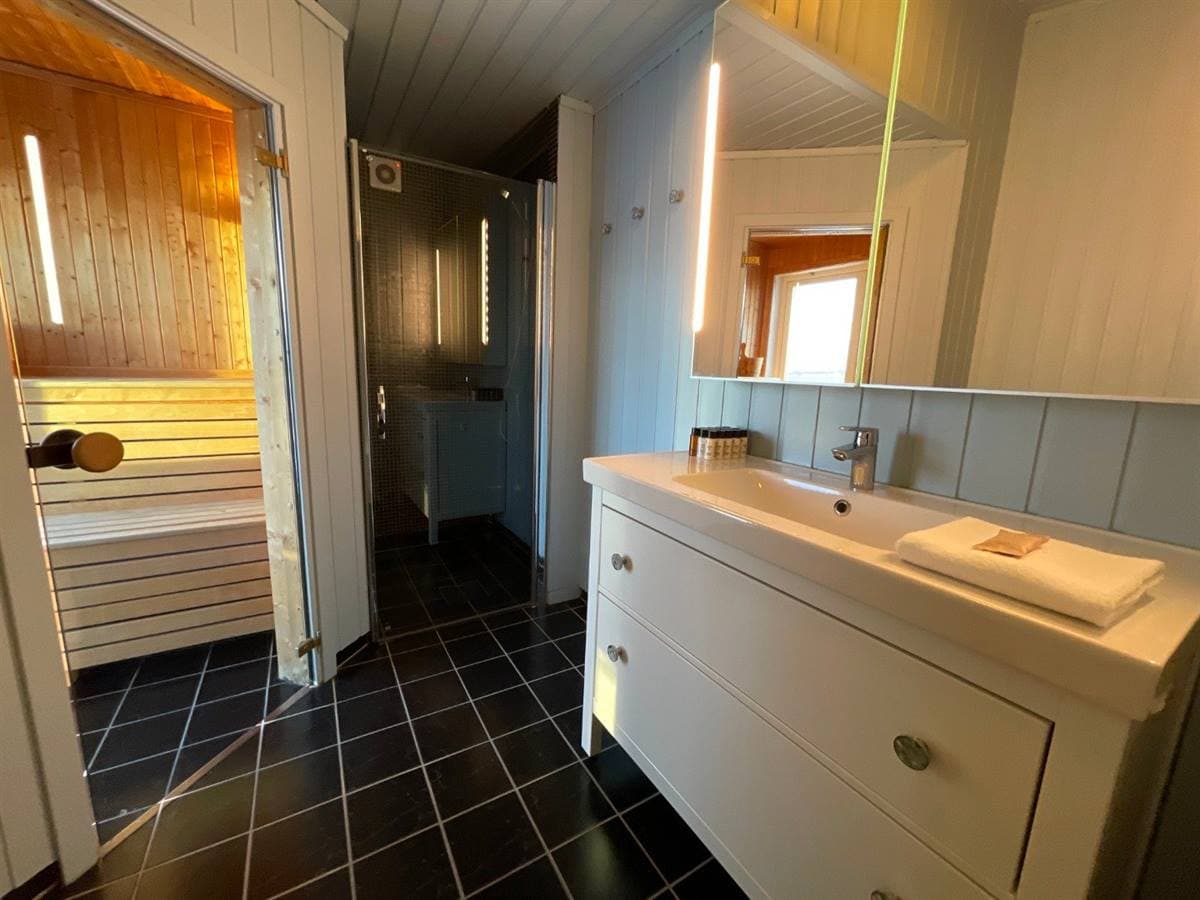 Bathroom with sauna in one of the Waterfront Premium Cabins